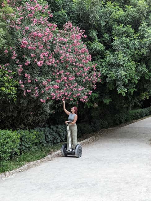 Athens Modern Olympics Segway Tour - Presidential Guards Tsolias: the must-see photo stop
