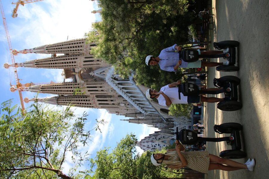 Barcelona: 2.5-Hour Gaudí Segway Tour - Why this Gaudí Segway route beats a straight sightseeing day