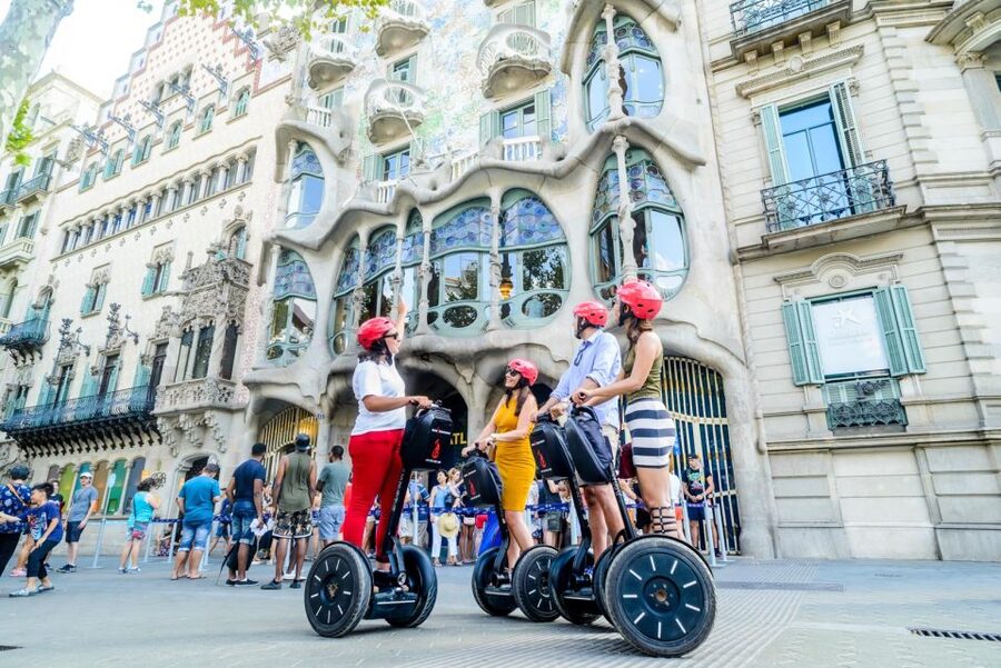 Barcelona: 2,5h Gaudí Segway Tour - Why this Gaudí Segway tour works in Barcelona