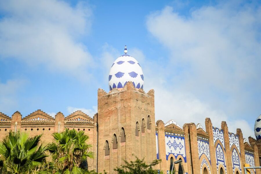 Barcelona: 2,5hr Art of Gaudí Segway Tour - Ciutadella Park and Arc de Triomf: The City’s Big Backdrop
