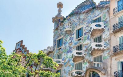 Barcelona: Gaudí Sightseeing Guided Segway Tour - Starting at Carrer d’En Rull 2: Your First Move Matters