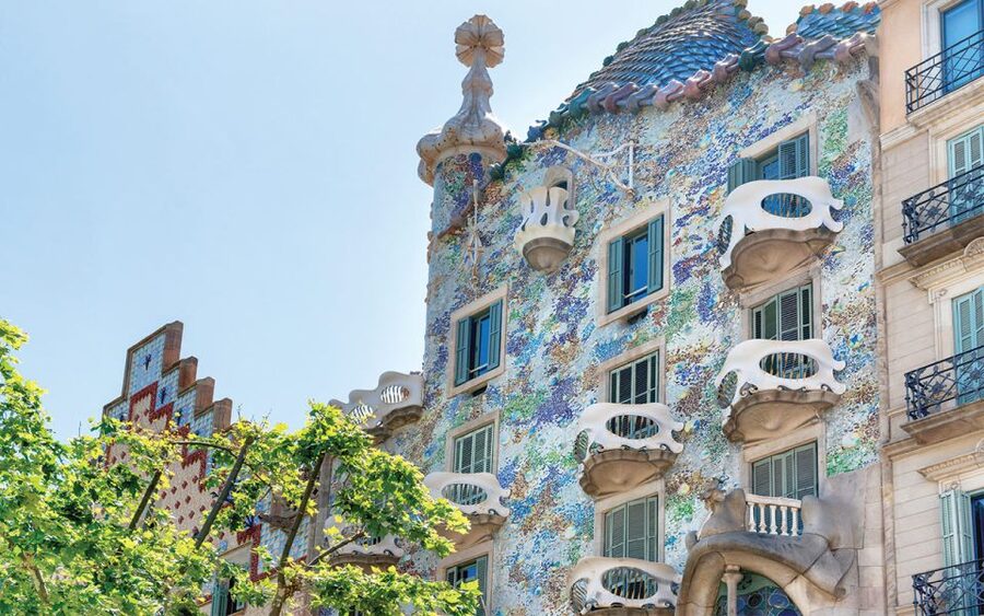 Barcelona: Gaudí Sightseeing Guided Segway Tour - Starting at Carrer d’En Rull 2: Your First Move Matters
