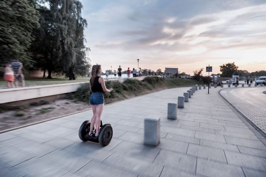 Krakow: Old Town Guided Segway Tour - Wisła riverside and the Wawel dragon photo stop