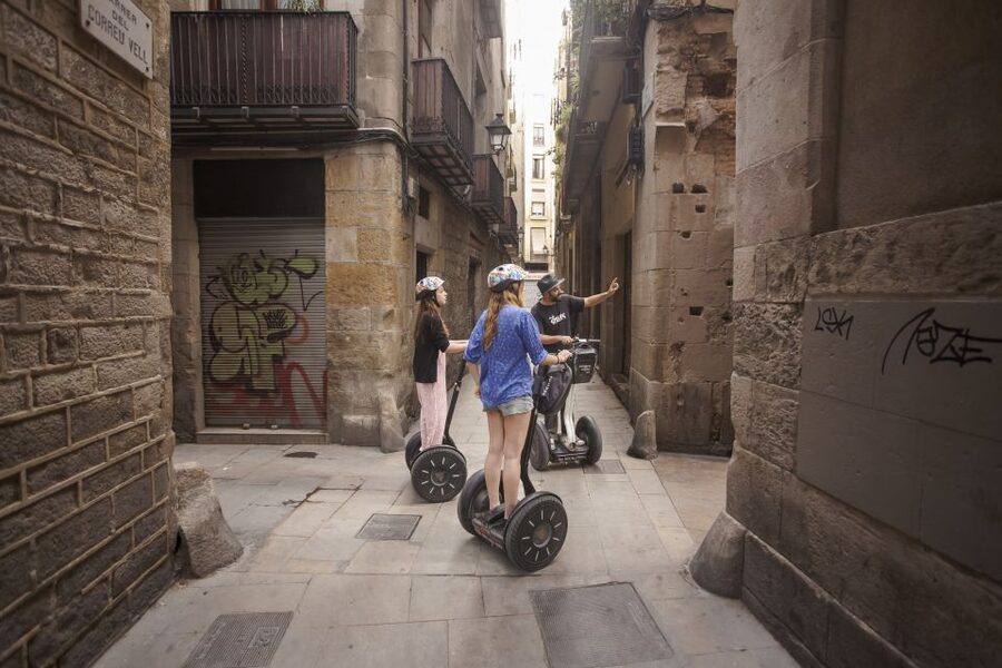 ❤️Welcome to Barcelona❤️ Segway Tour - Key things you’ll notice right away