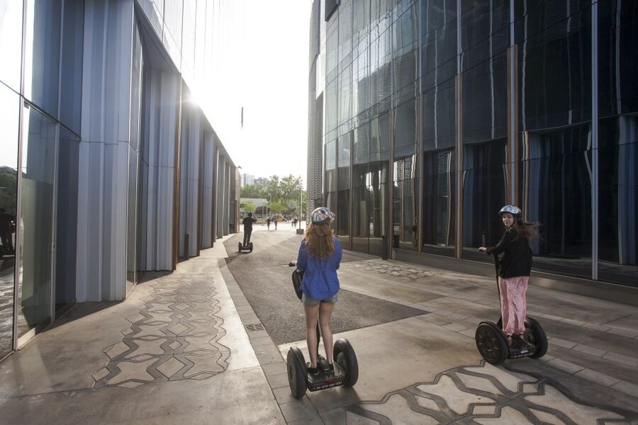 ❤️Welcome to Barcelona❤️ Segway Tour - Columbus Monument and the harbor gateway to sea air
